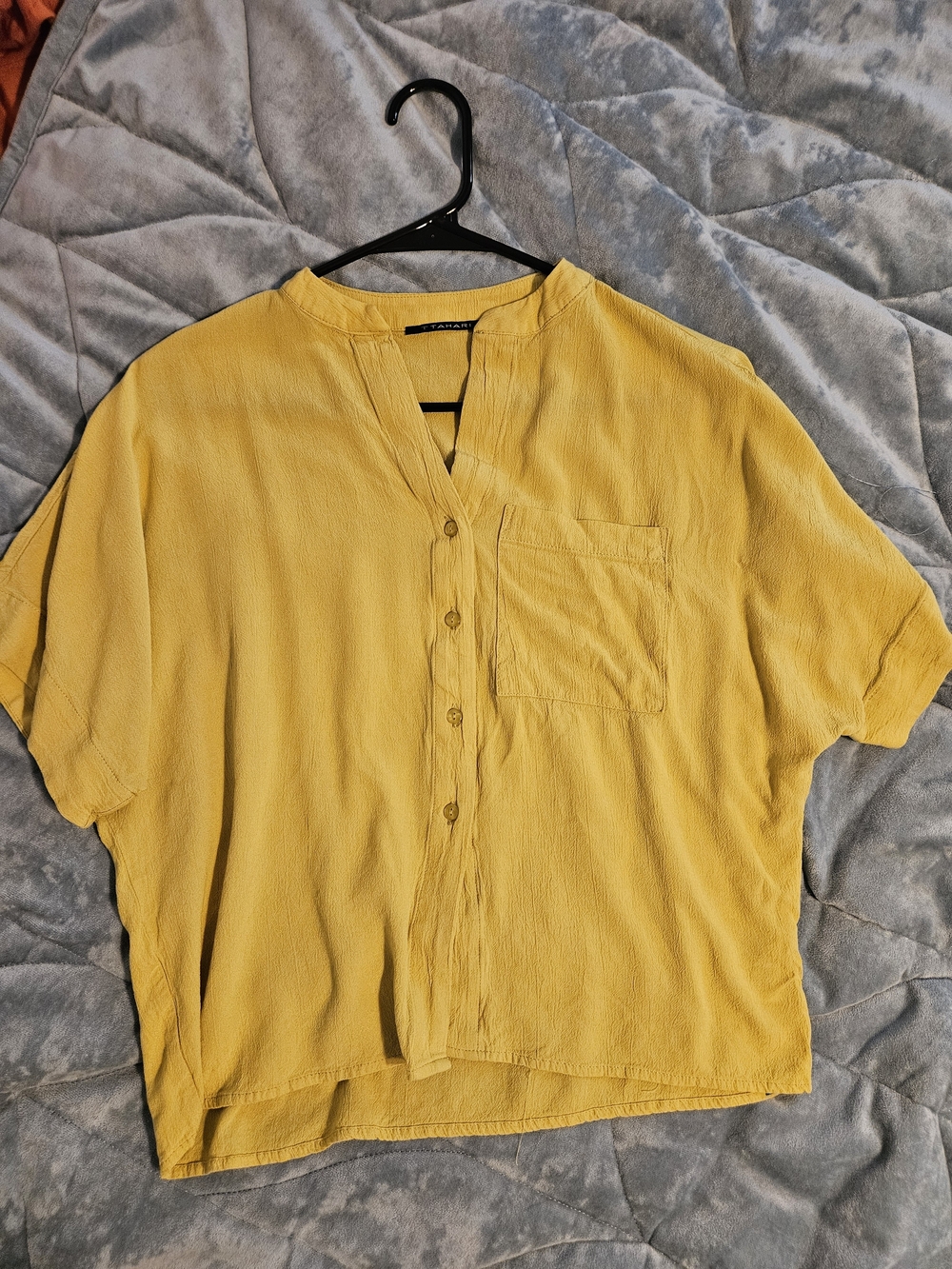 T Tahari Mustard Yellow Short Sleeve Button Front Blouse